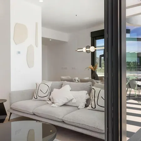 Vivi Homes - - Sea Views - Pool - Terrace Apartament *